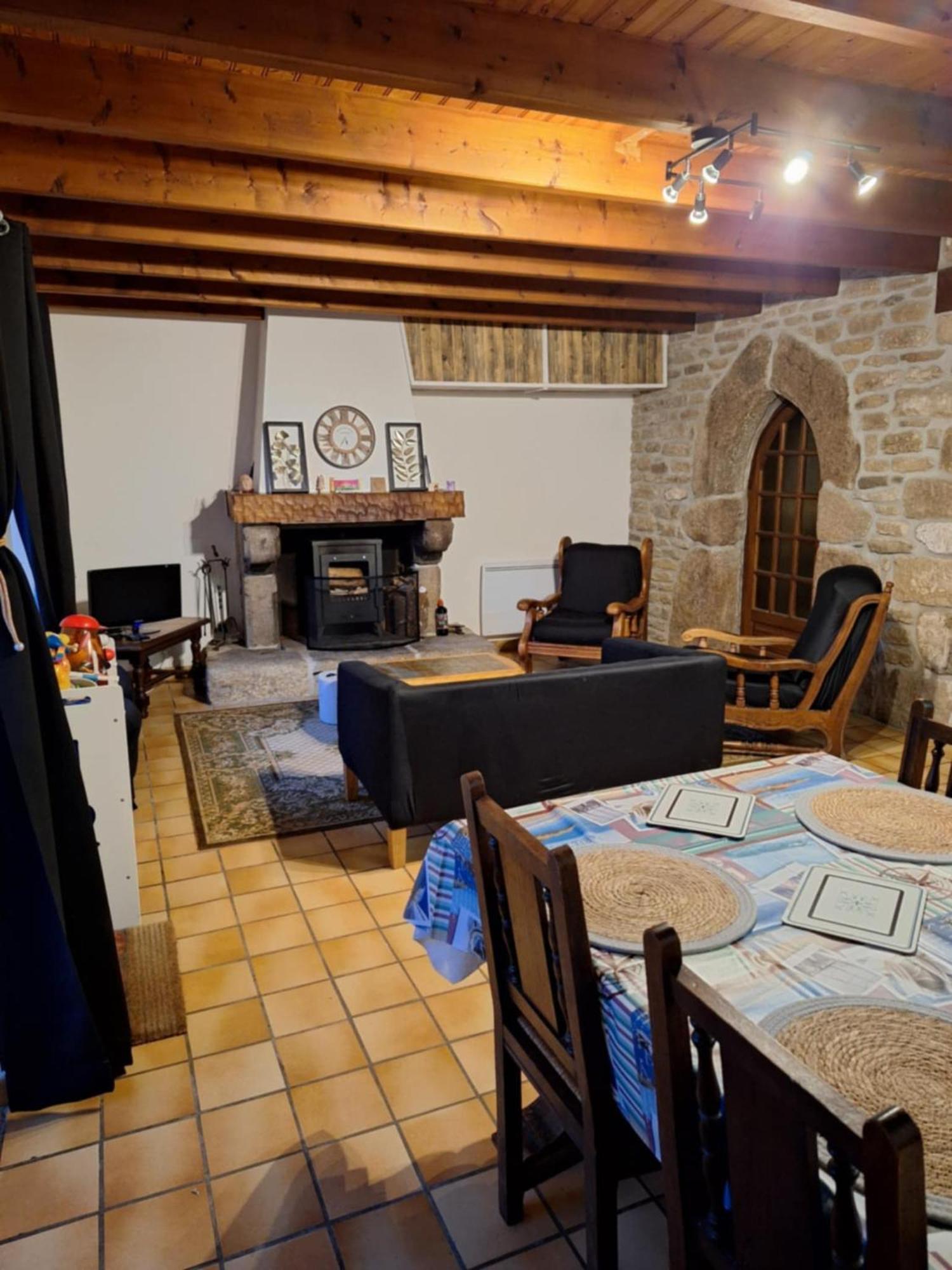 Gite Des Monts D'Arree La Feuillee Exterior foto